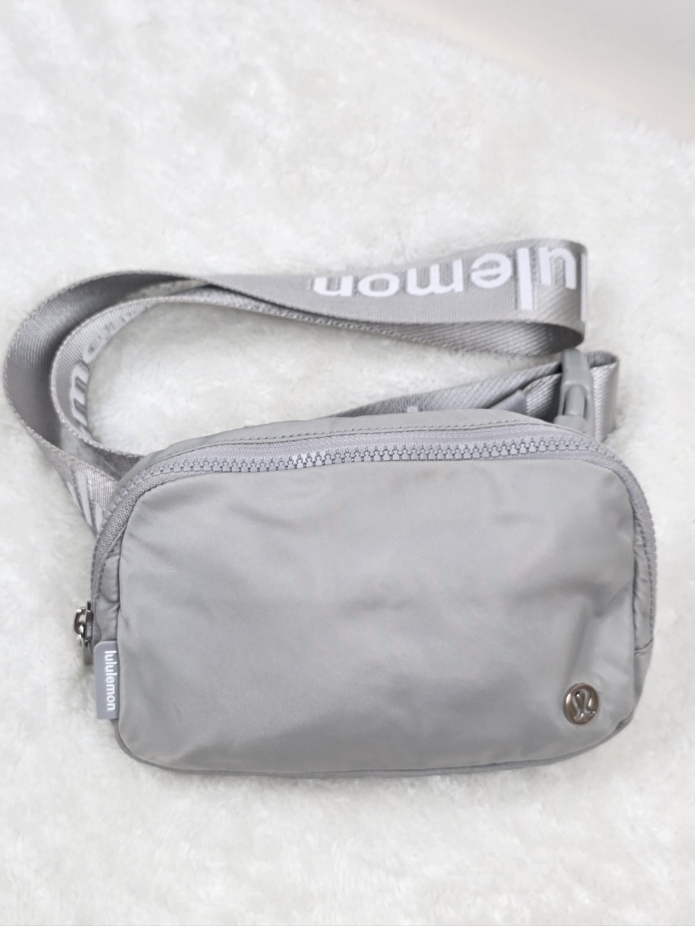 Lululemon Everyday Belt Crossbody Fanny Bag Silver Drop And White Logo 1L